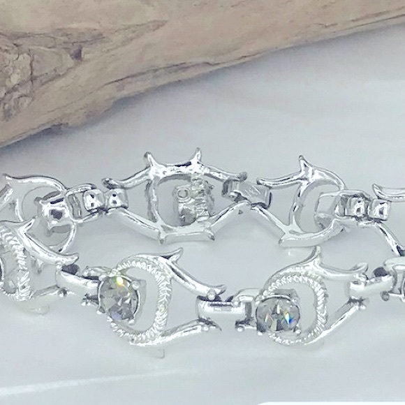 Sarah Coventry “Cool Surrender”Bracelet Silver-tone With Smokey Grey Rhinestones - Picture 12 of 13